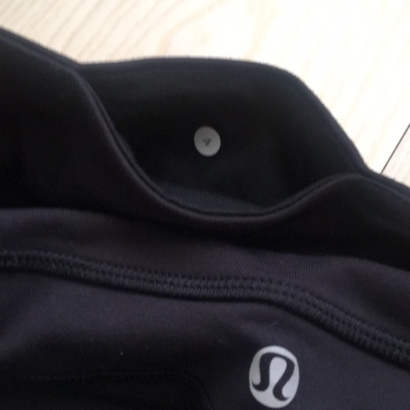Lululemon NWOT -SIZE4- Black Crop Leggings - Picture 5 of 6
